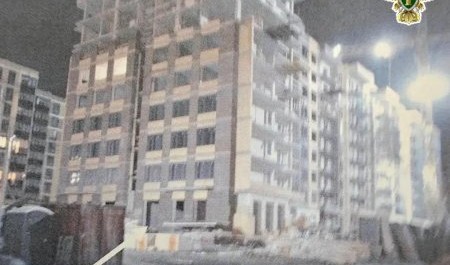 В Северодвинске кирпичная стена упала на голову рабочему
