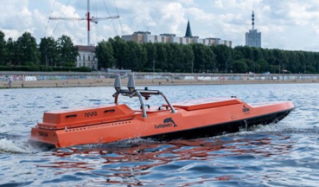 В САФУ проходят испытания безэкипажного катера с многолучевым эхолотом 