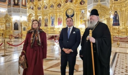 Анна Громова, Александр Цыбульский и Сергей Рудов посетили кафедральный собор Архистратига Михаила в Архангельске