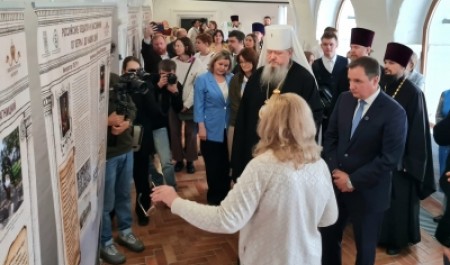 Митрополит Корнилий принял участие в открытии выставки «Российские педагоги и наставники: от Петра I до наших дней»